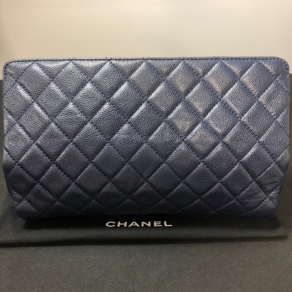 Chanel Clutch - Picture 2 of 4